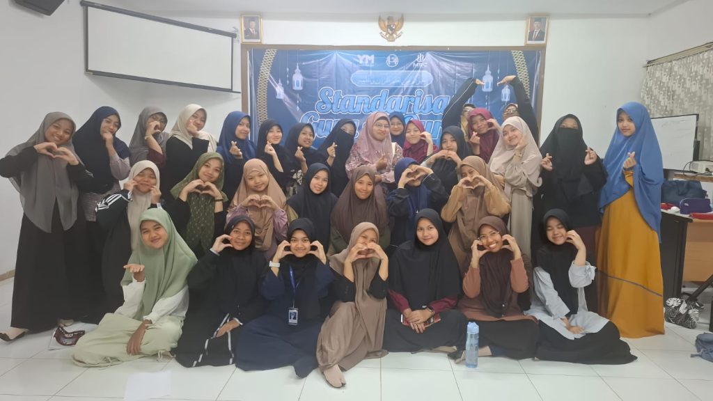  kelas Diniyah bersama ustadzah Lyla
